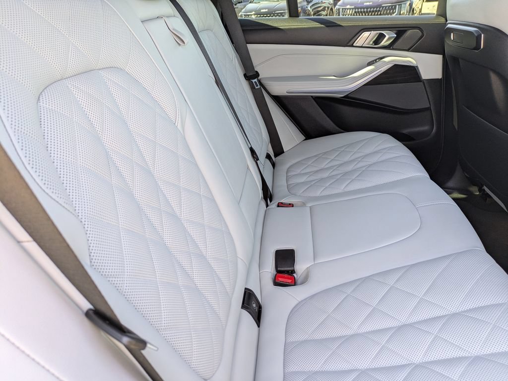 Used 2024 Skyscraper Grey Metallic BMW sDrive40i image 15