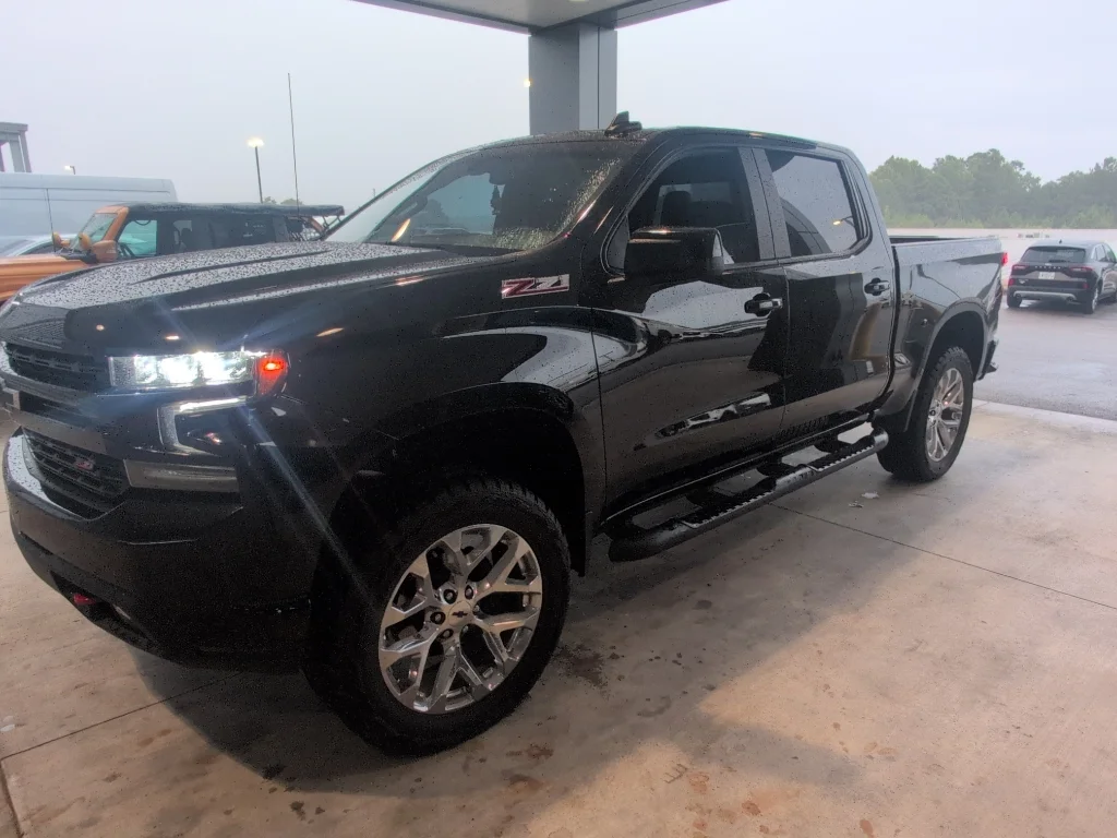 Used 2019 BLACK Chevrolet LT Trail Boss image 1