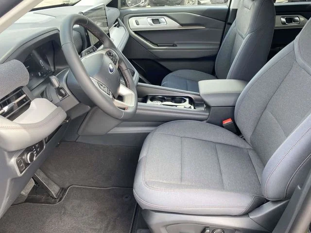 New 2026 Space White Metallic Ford Active image 6
