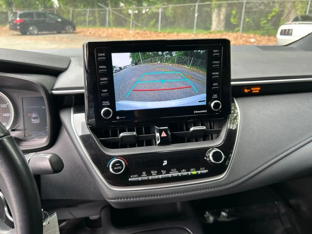 Used 2022 White Toyota SE image 17
