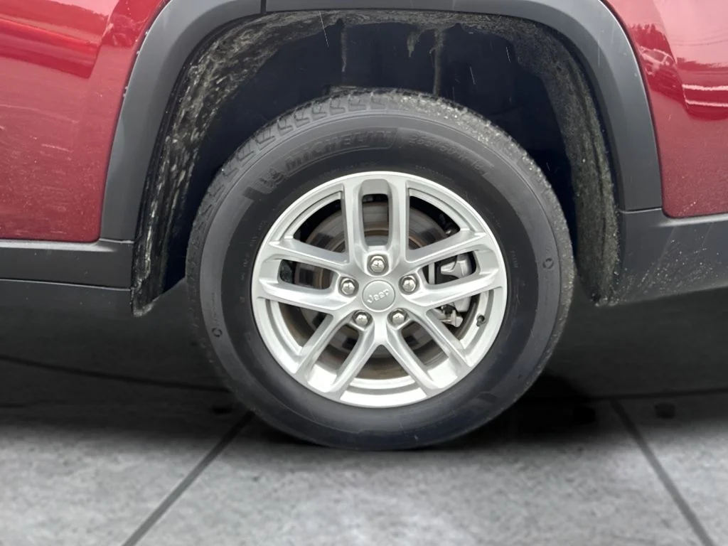 Used 2025 Red Jeep Laredo image 18