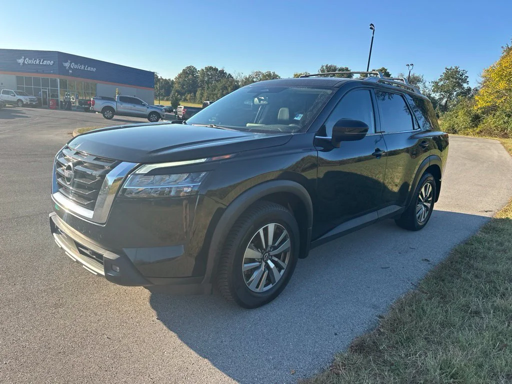 Used 2022 Black Nissan SL image 8