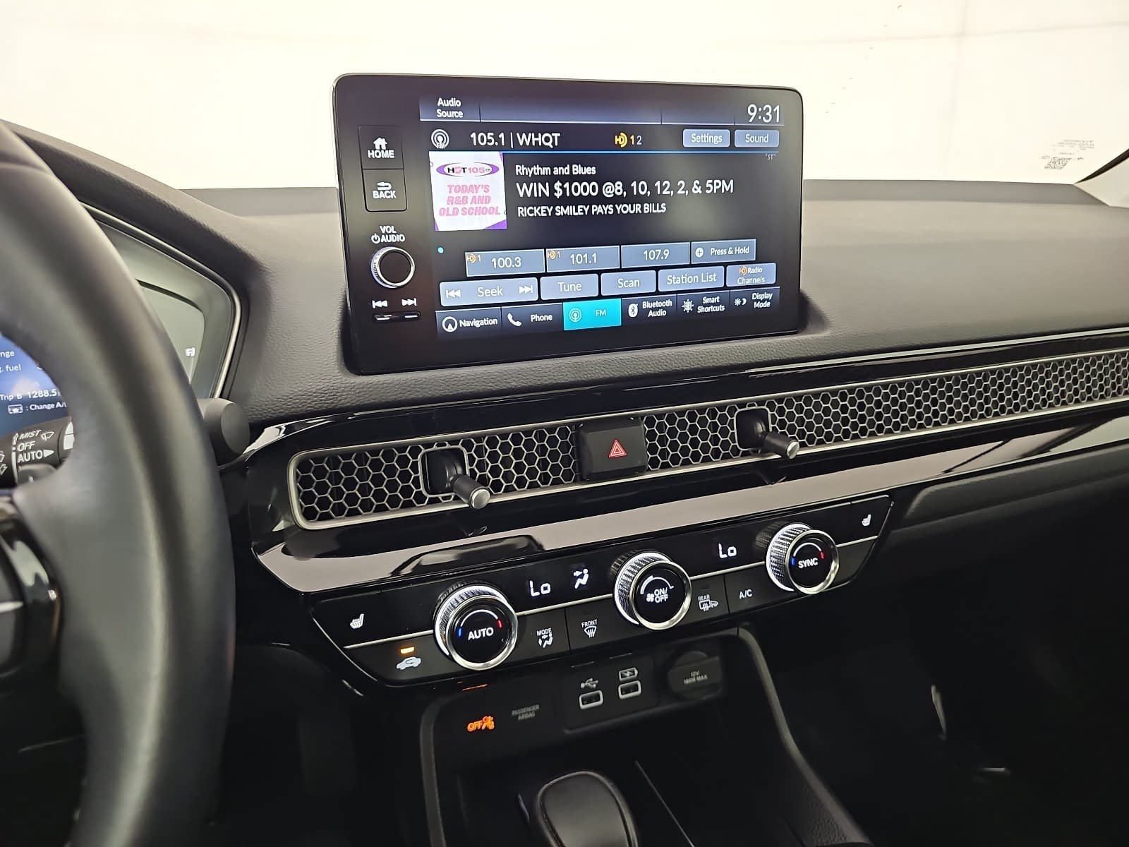 Used 2023 White Honda Touring image 19