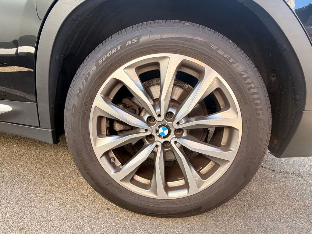 Used 2019 Black Sapphire Metallic BMW xDrive30i image 5