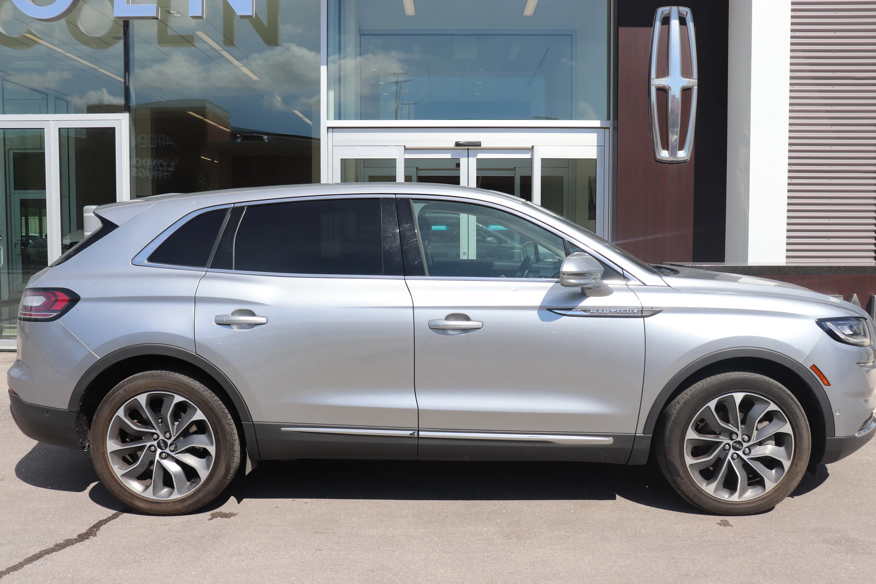 Used 2023 Gray Lincoln Reserve **New Arrival** image 3