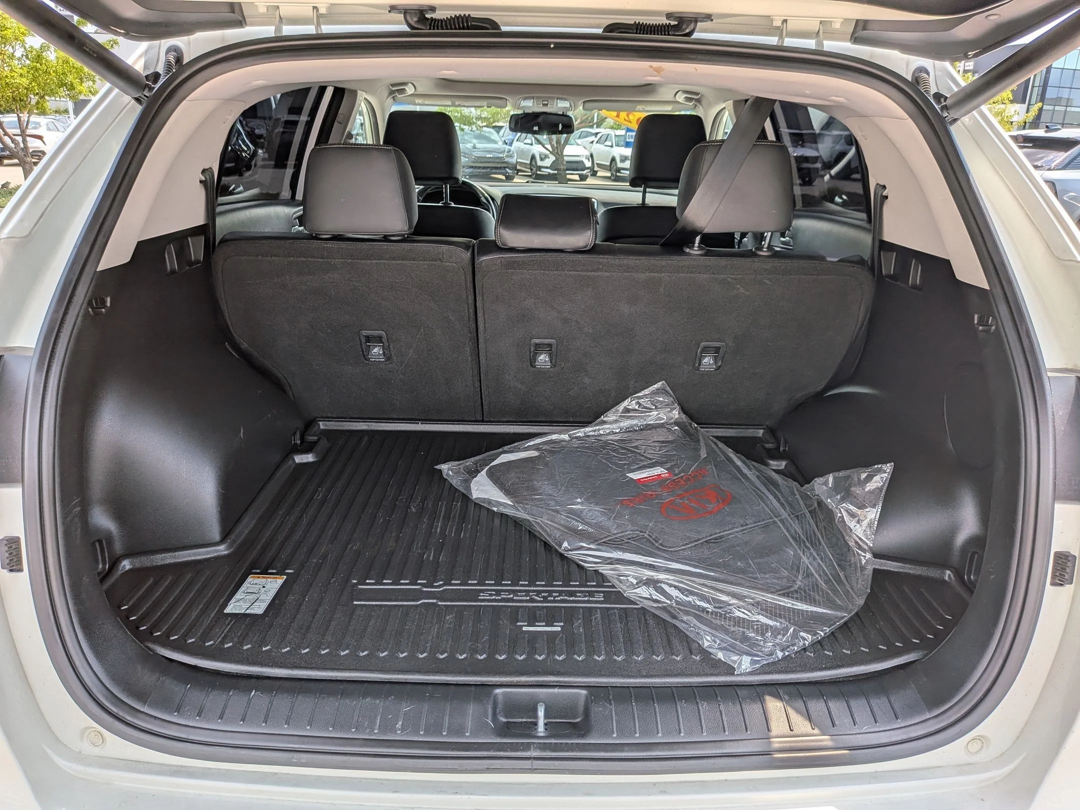 Used 2021 Snow White Pearl Kia EX image 30