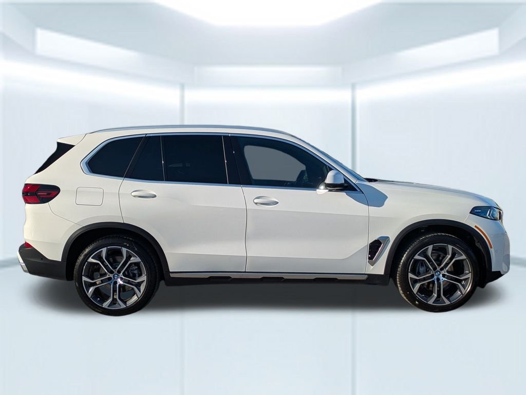 New 2026 Alpine White BMW sDrive40i image 6