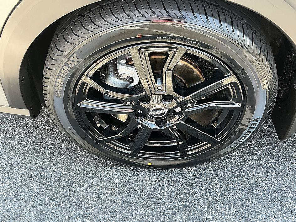 Used 2022 Gun Metallic Nissan SR image 8