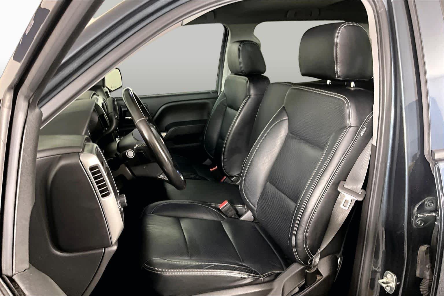Used 2018 GRAPHITE METALLIC Chevrolet LT image 8