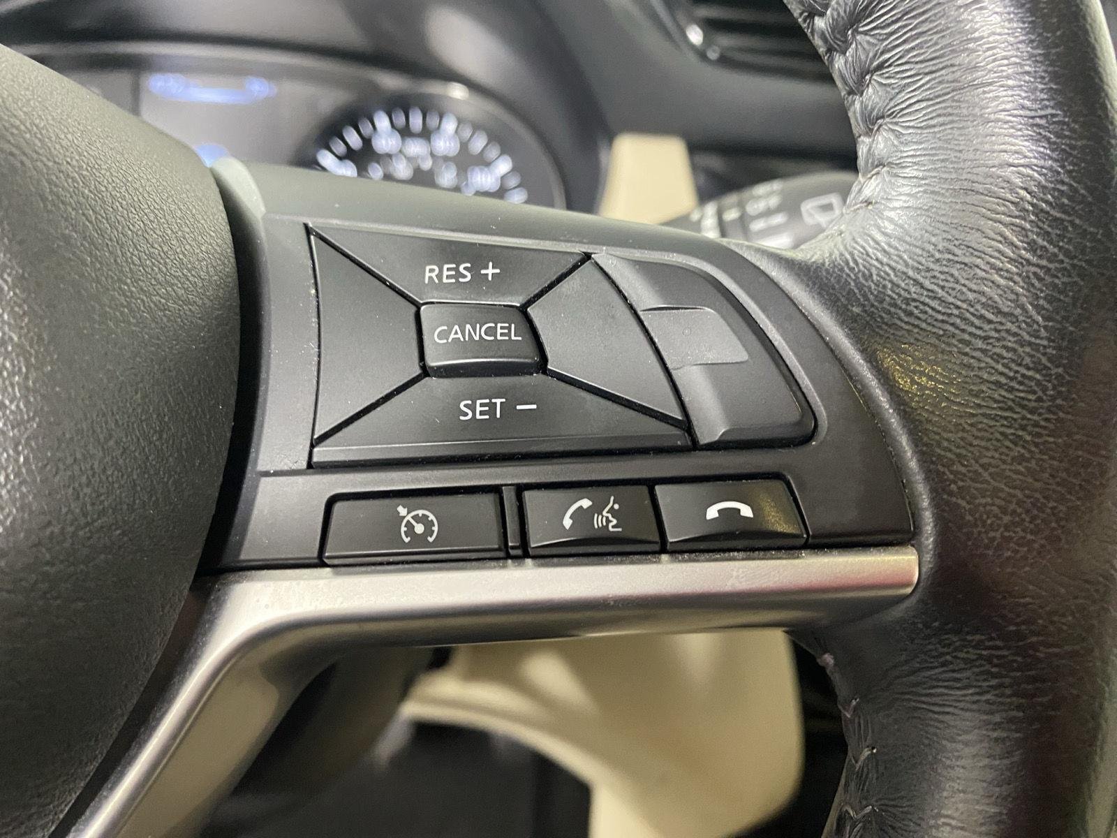 Used 2017 Palatial Ruby Nissan SL image 14
