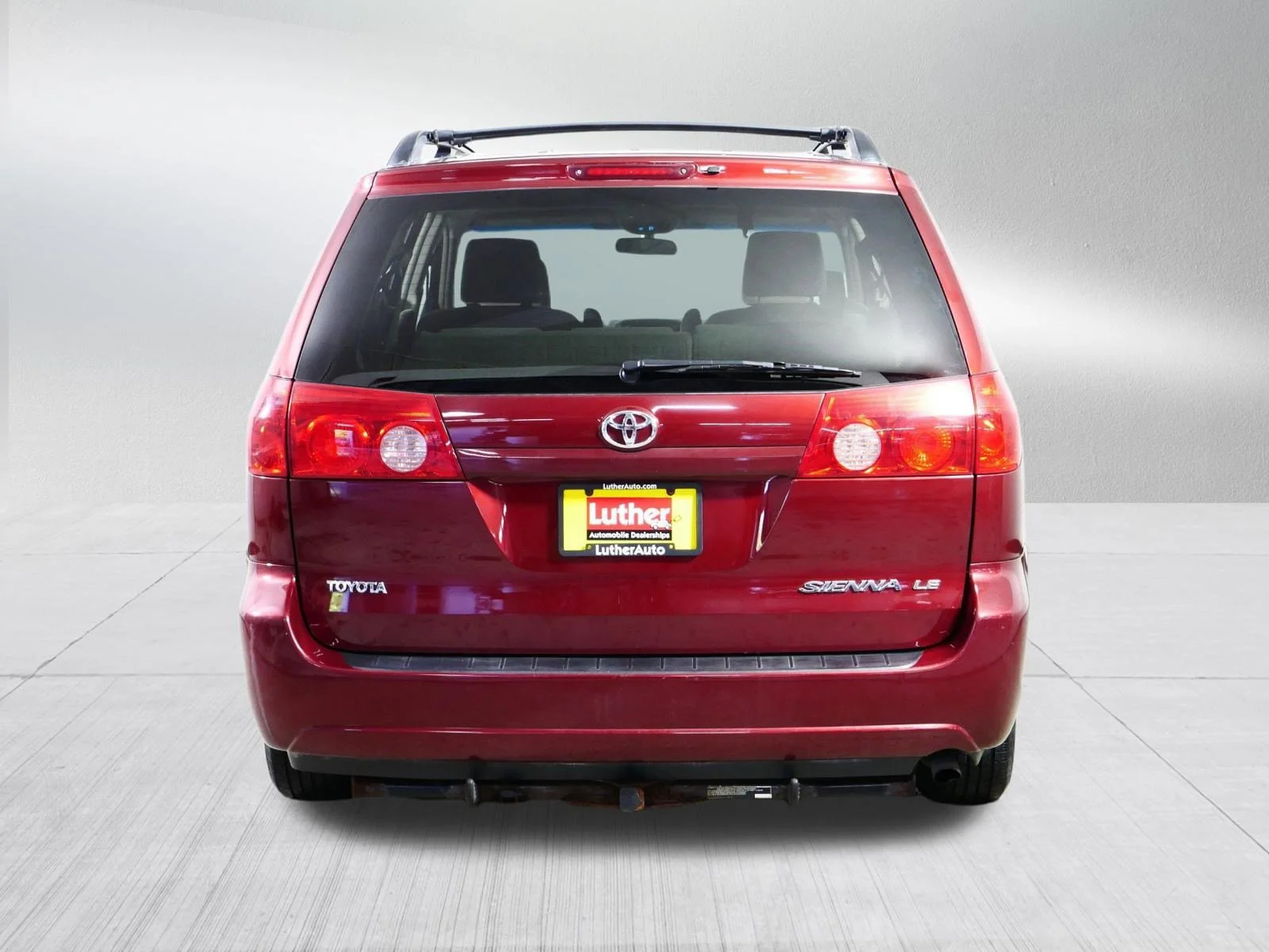 Used 2006 Salsa Red Pearl Toyota LE image 6