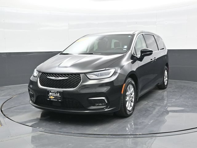 Used 2024 Chrysler Pacifica Touring L with VIN 2C4RC1BG8RR101983 for sale in Kansas City