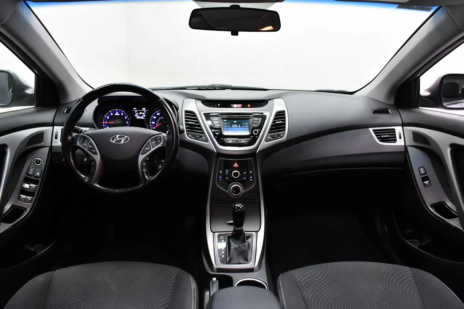 Used 2015 Shale Gray Metallic Hyundai SE image 16