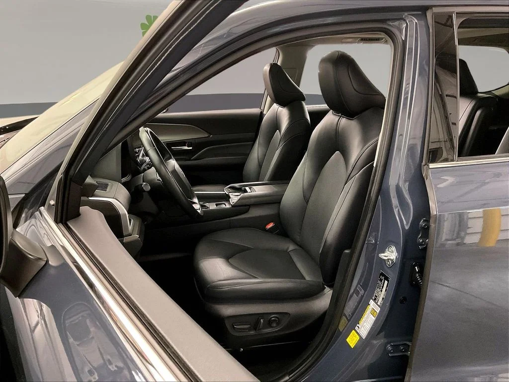 Used 2024 White Toyota XLE image 30