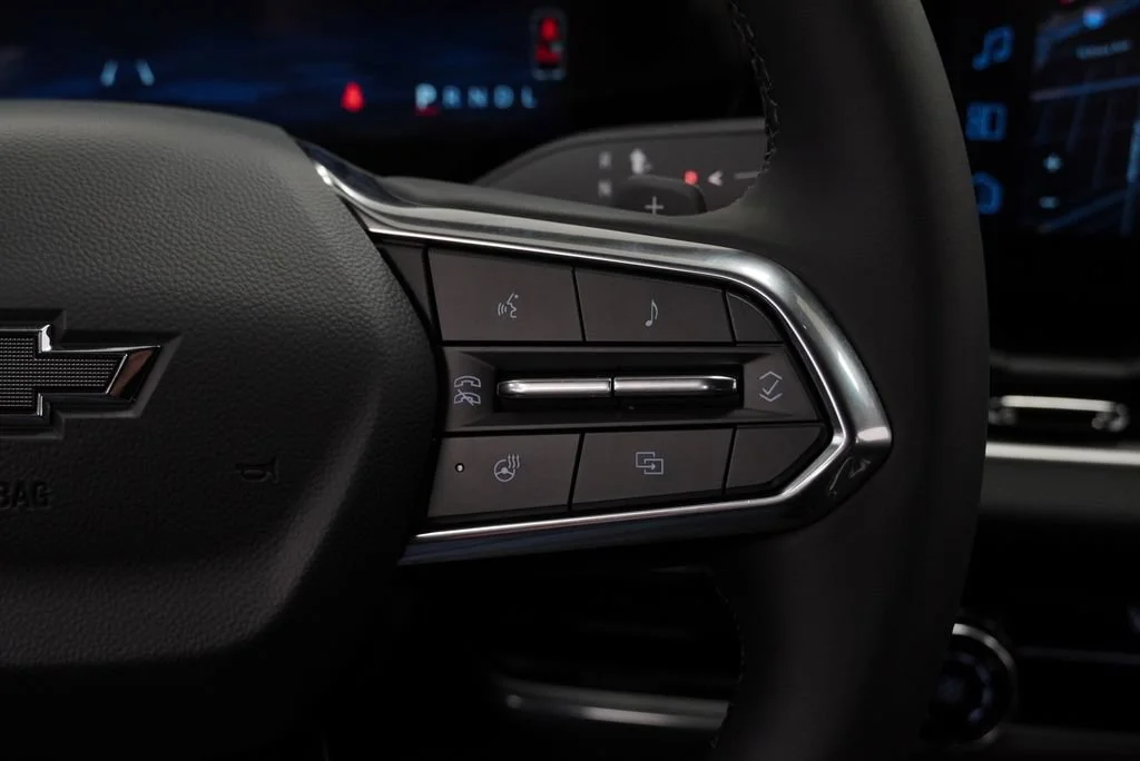 New 2027 Mosaic Black Metallic Chevrolet LT image 21
