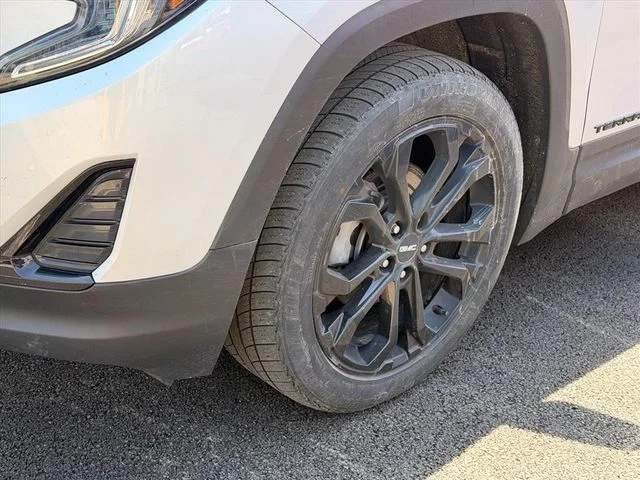 Used 2020 Silver GMC SLE image 26