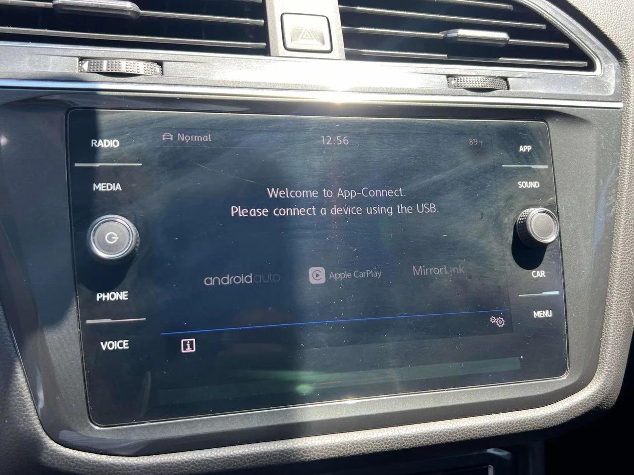 Used 2019 Platinum Gray Metallic Volkswagen 2.0T SE image 42