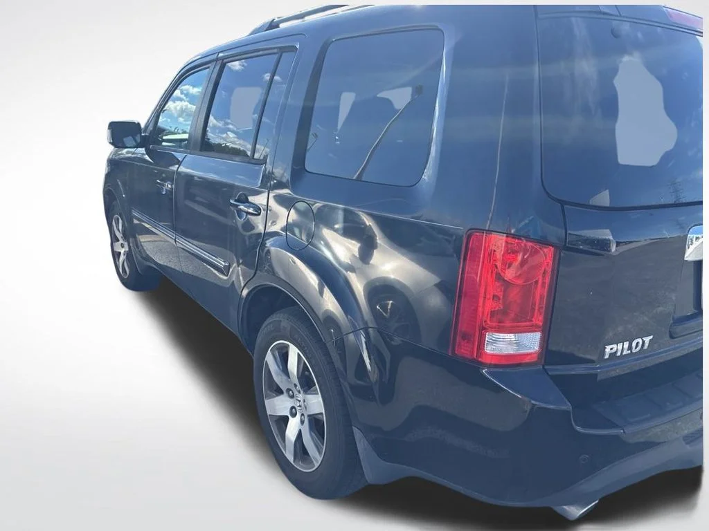 Used 2012 Black Honda Touring image 3