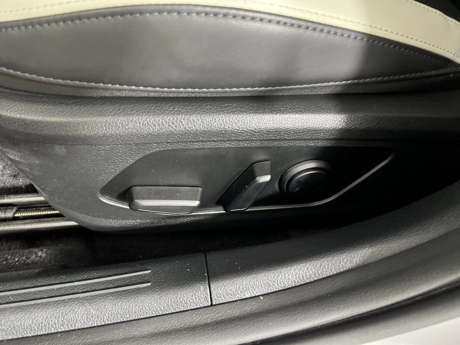 Certified Used 2025 Wolf Gray Kia GT-Line image 34