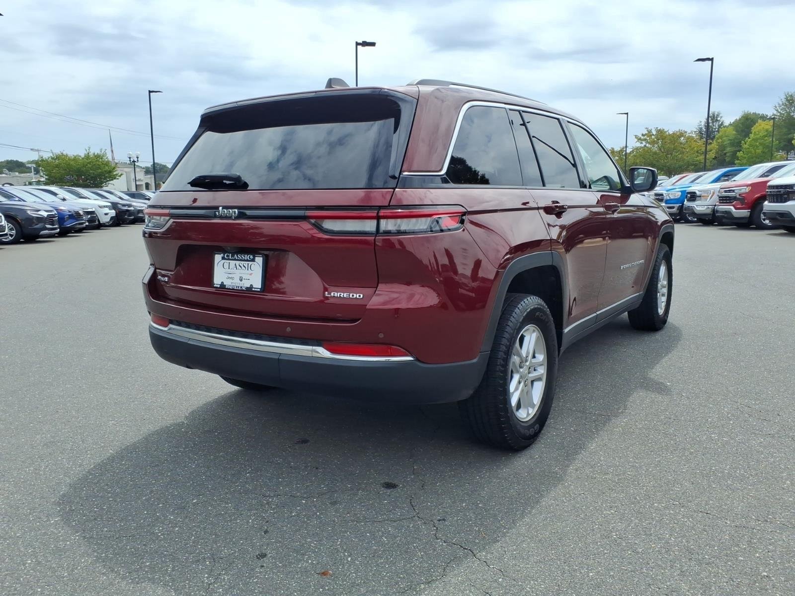 Used 2023 Velvet Red Pearlcoat Jeep Laredo image 2