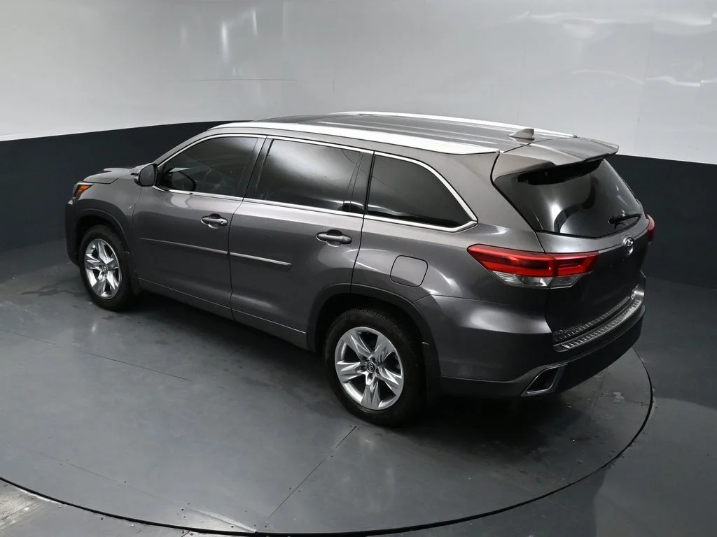 Used 2018 Predawn Gray Mica Toyota Limited image 15