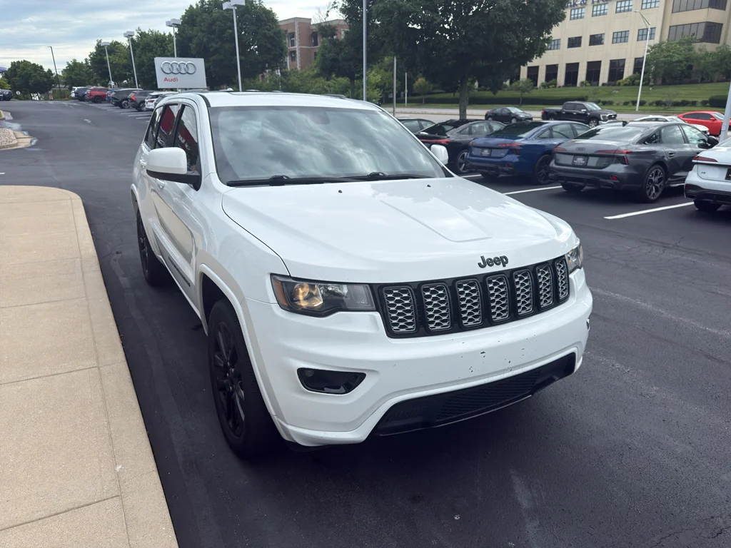 Used 2018 Bright White Clearcoat Jeep Altitude image 2