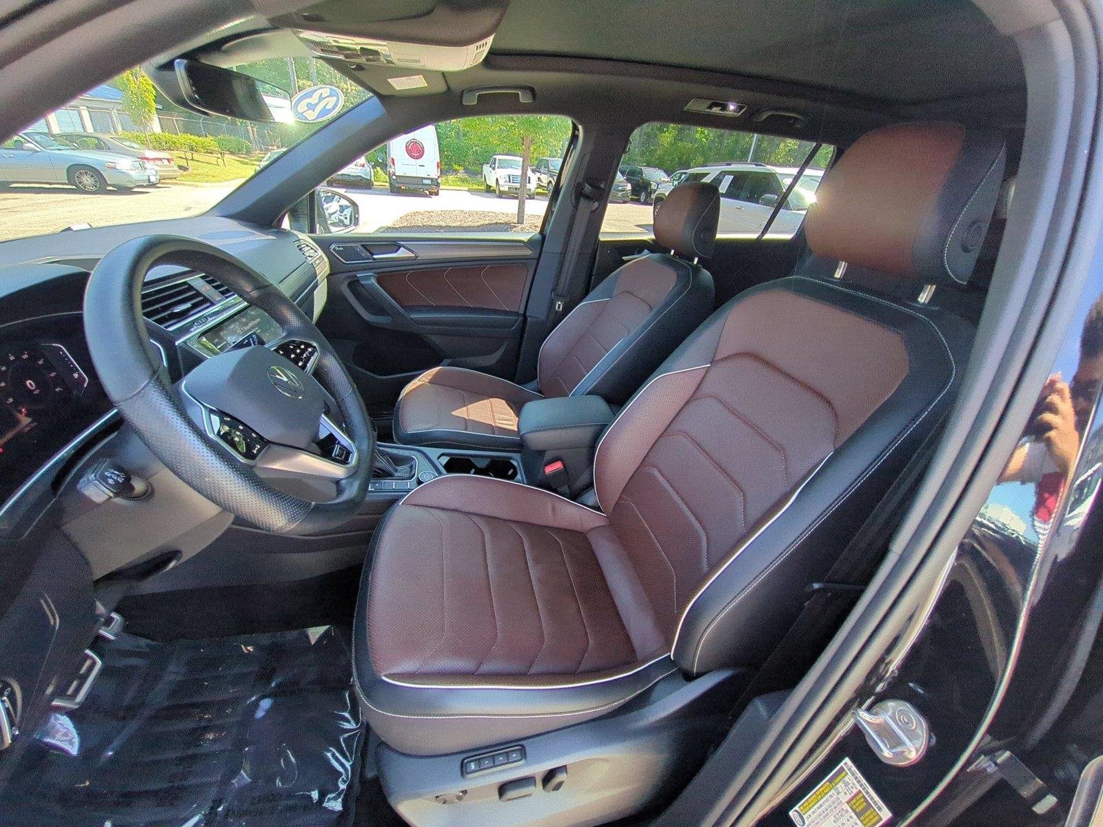 Used 2023  Volkswagen SEL R-Line image 17