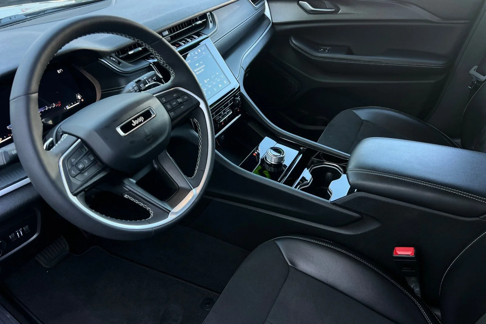 Used 2023 Gray Jeep Altitude 4x4 image 10