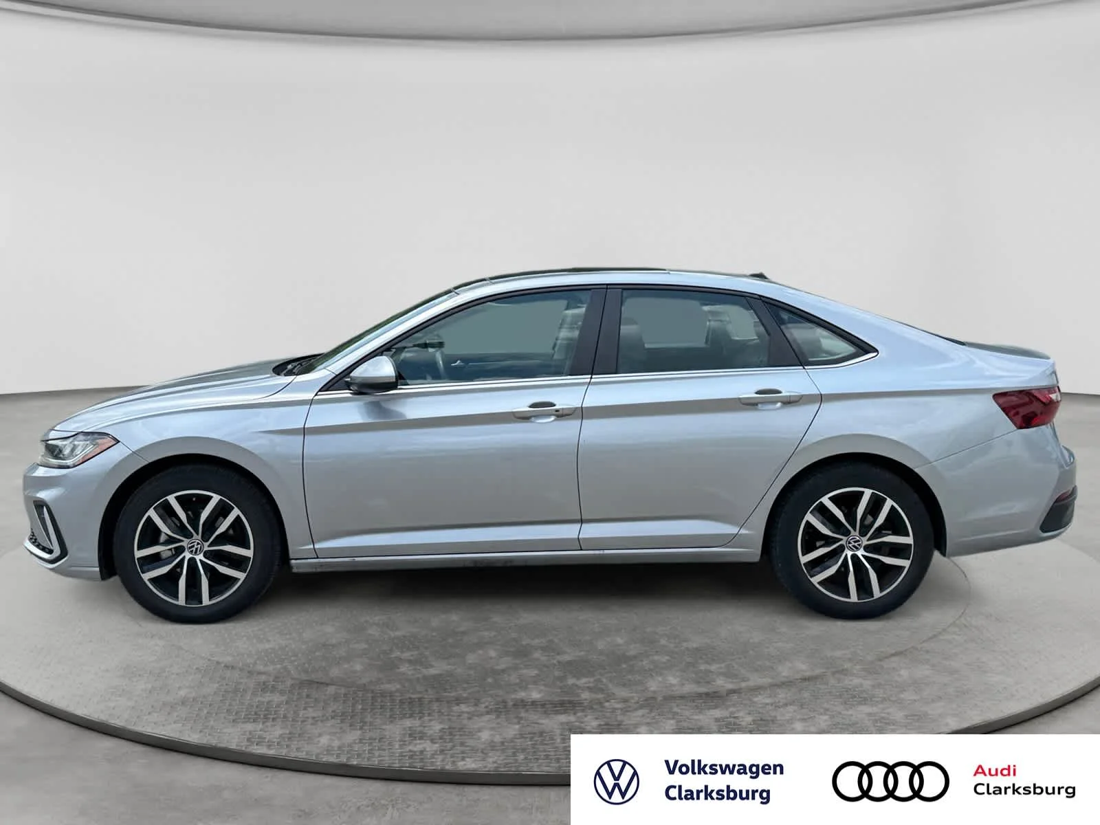 Used 2025 Pyrite Silver Metallic Volkswagen SE image 8