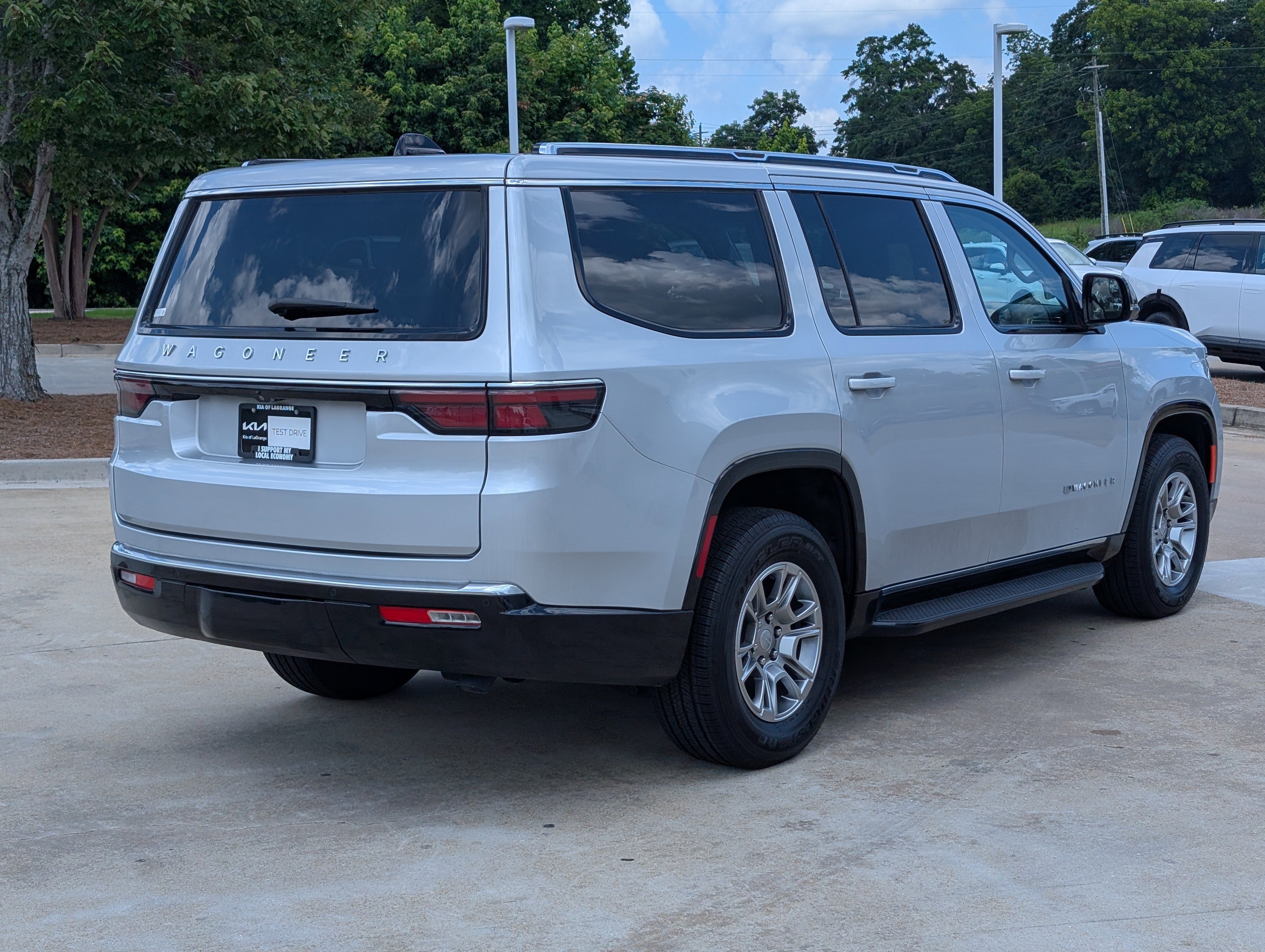 Used 2024 Silver Zynith Jeep  image 8