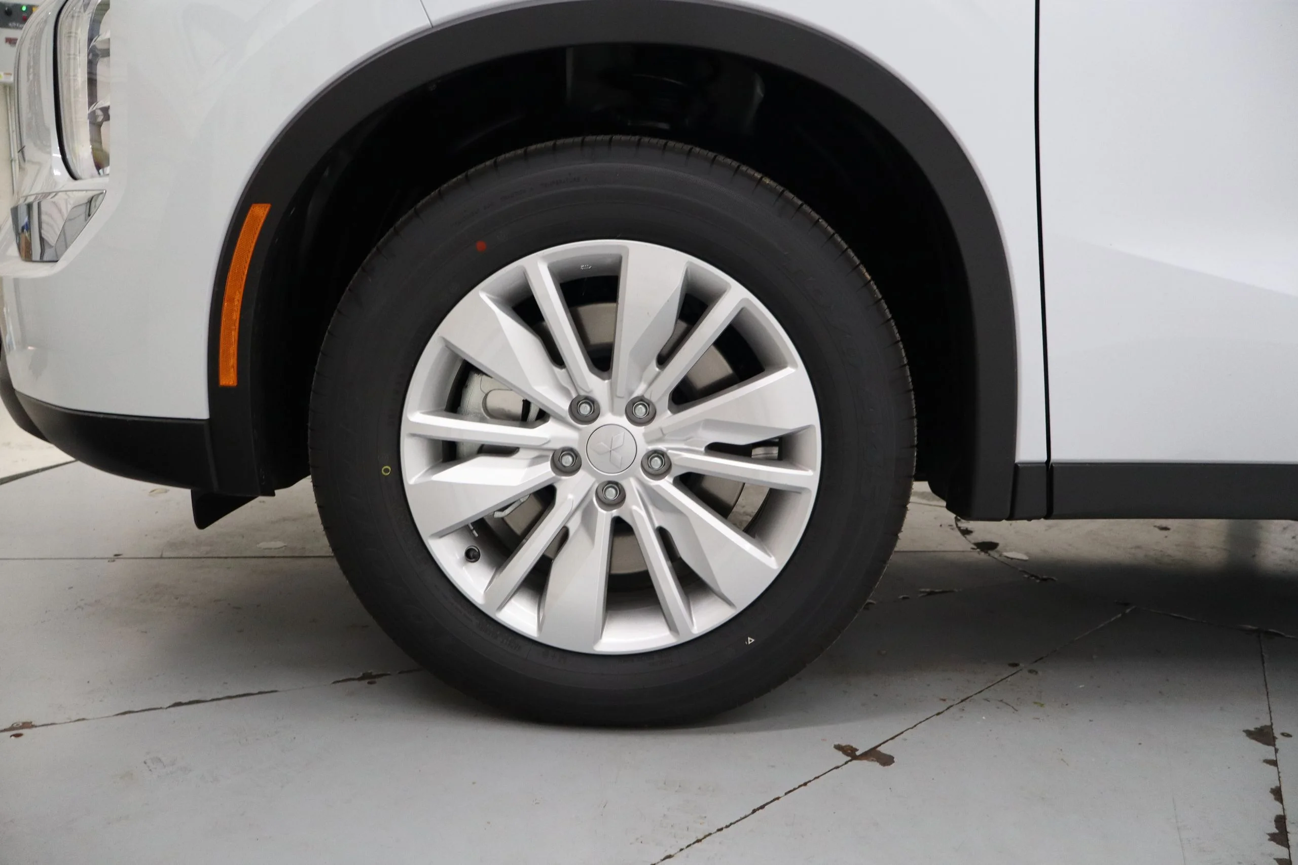 New 2026 White Mitsubishi ES image 9