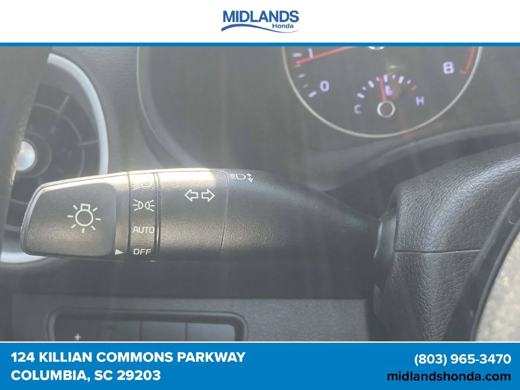 Used 2021 Snow White Pearl Kia LXS image 20