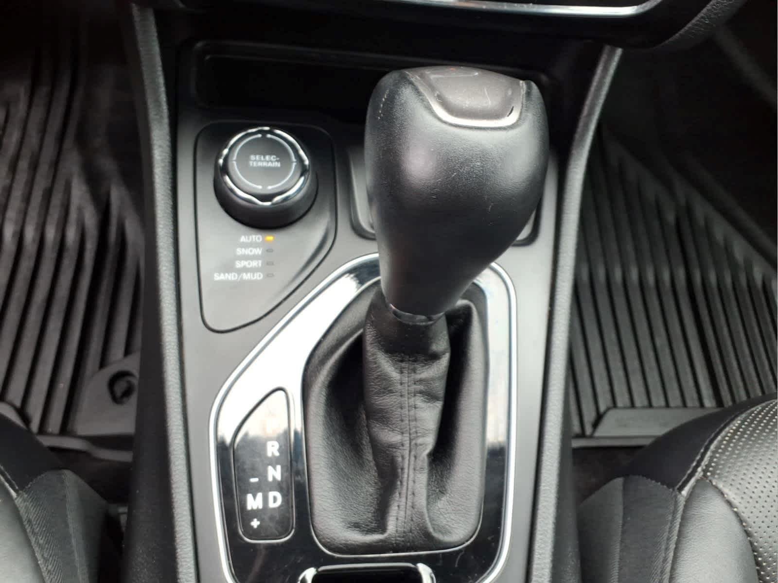 Used 2019 Bright White Clearcoat Jeep Limited image 23