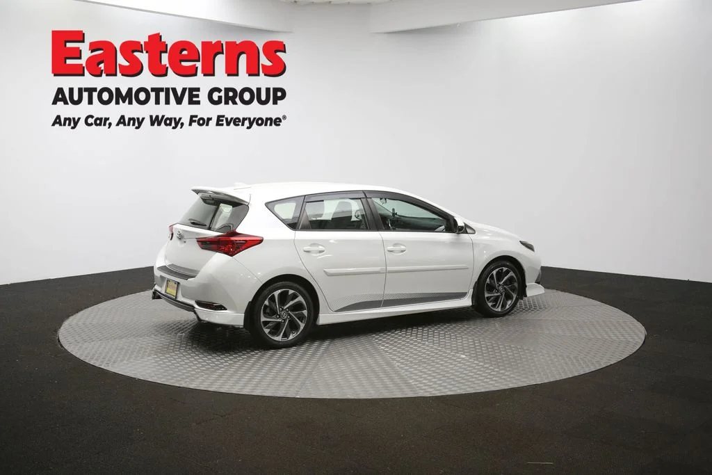 Used 2018 White Toyota Base image 38
