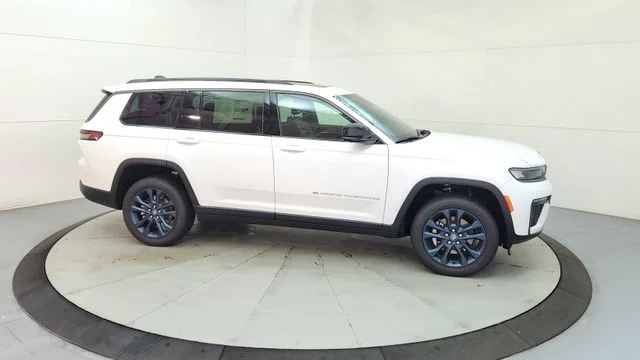 New 2026 Bright White Clear-Coat Exterior Paint Jeep  image 13
