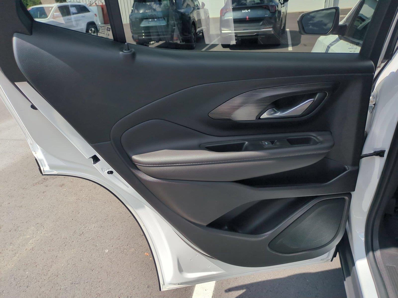 Used 2022 Summit White GMC SLE image 30