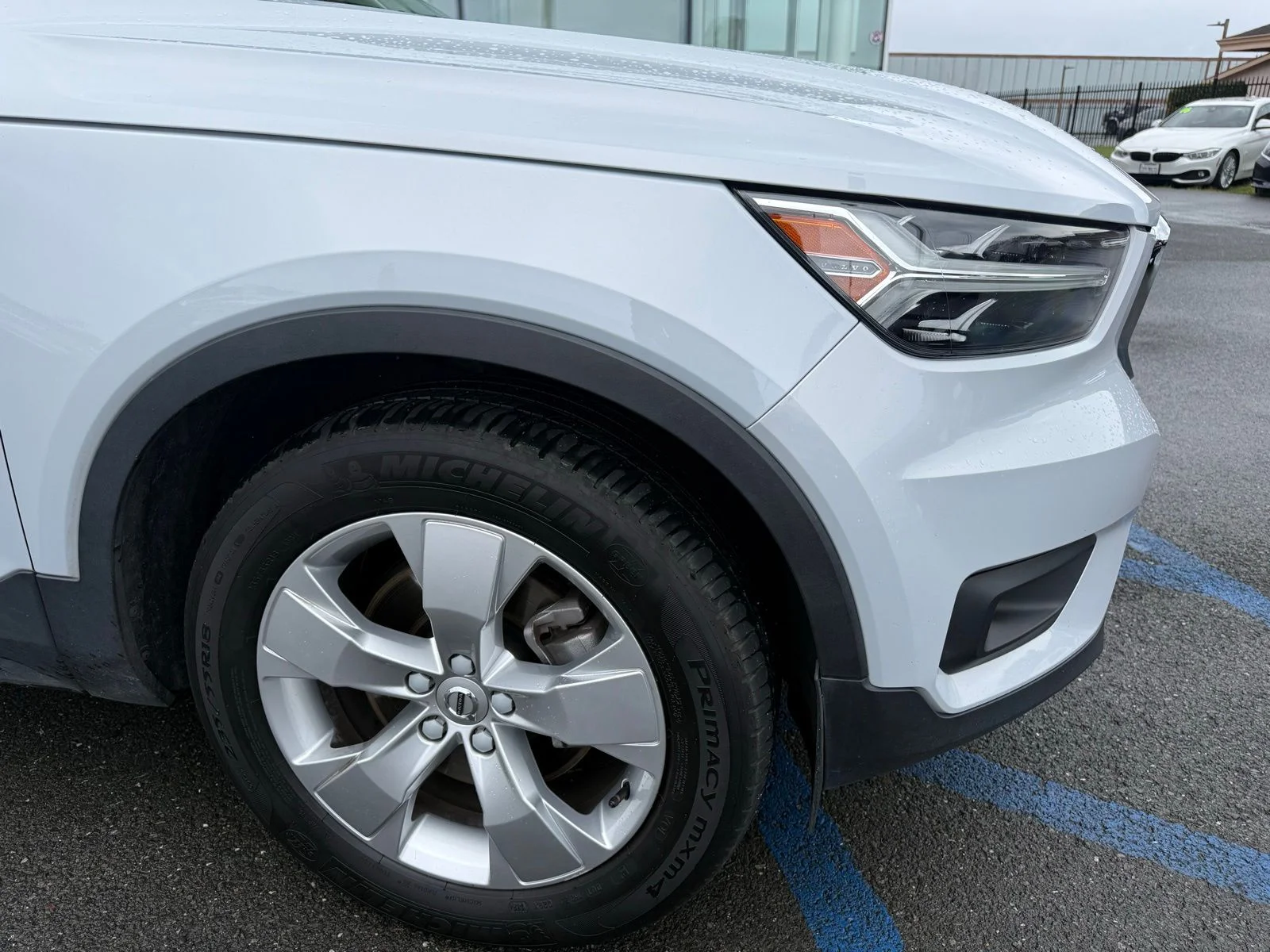 Used 2021  Volvo Momentum image 10