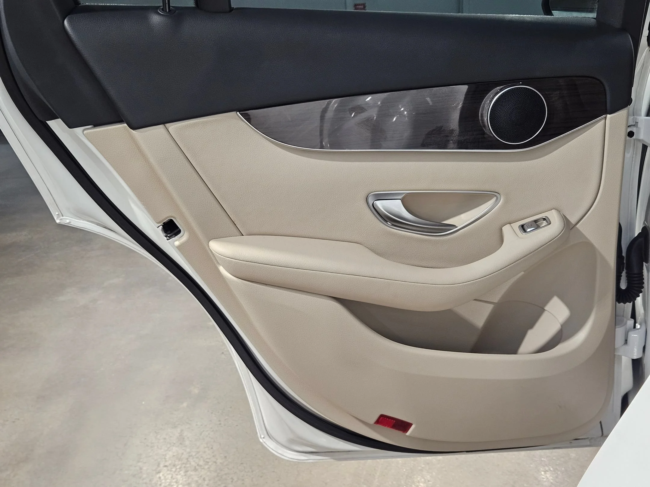 Used 2021 Polar White Mercedes-Benz GLC 300 image 35