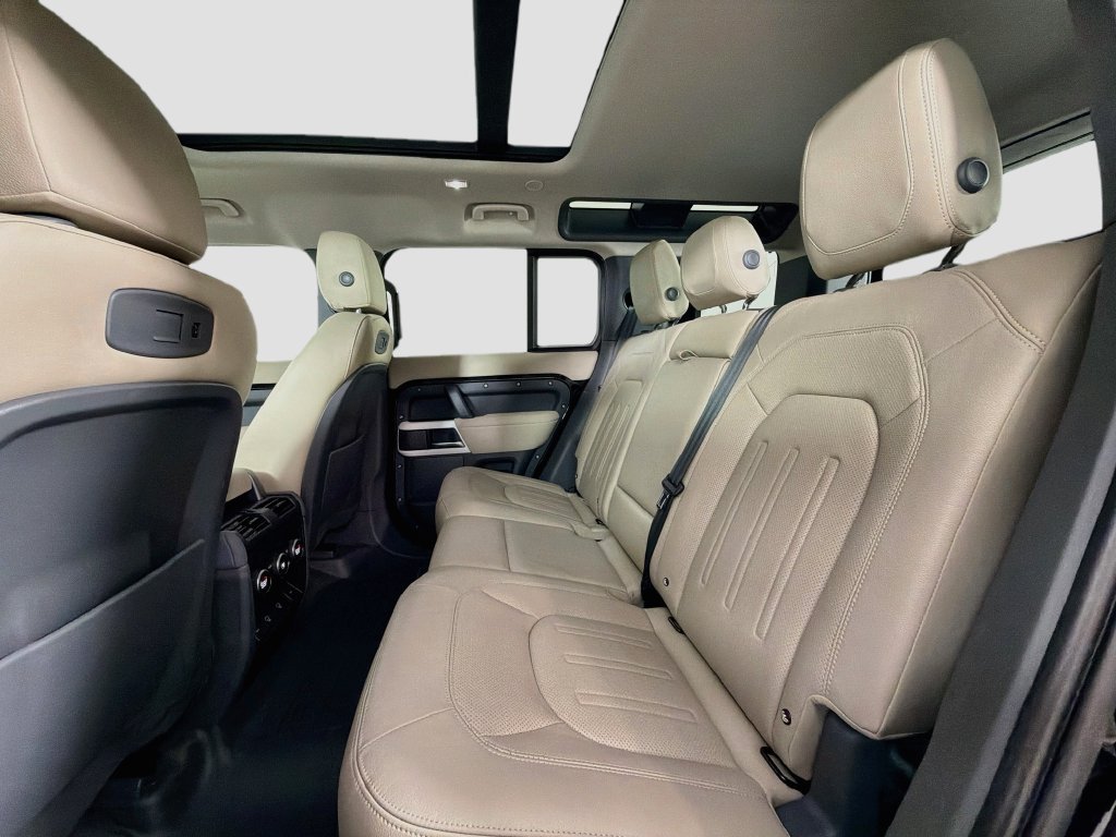 Used 2022 Black Land Rover S image 26