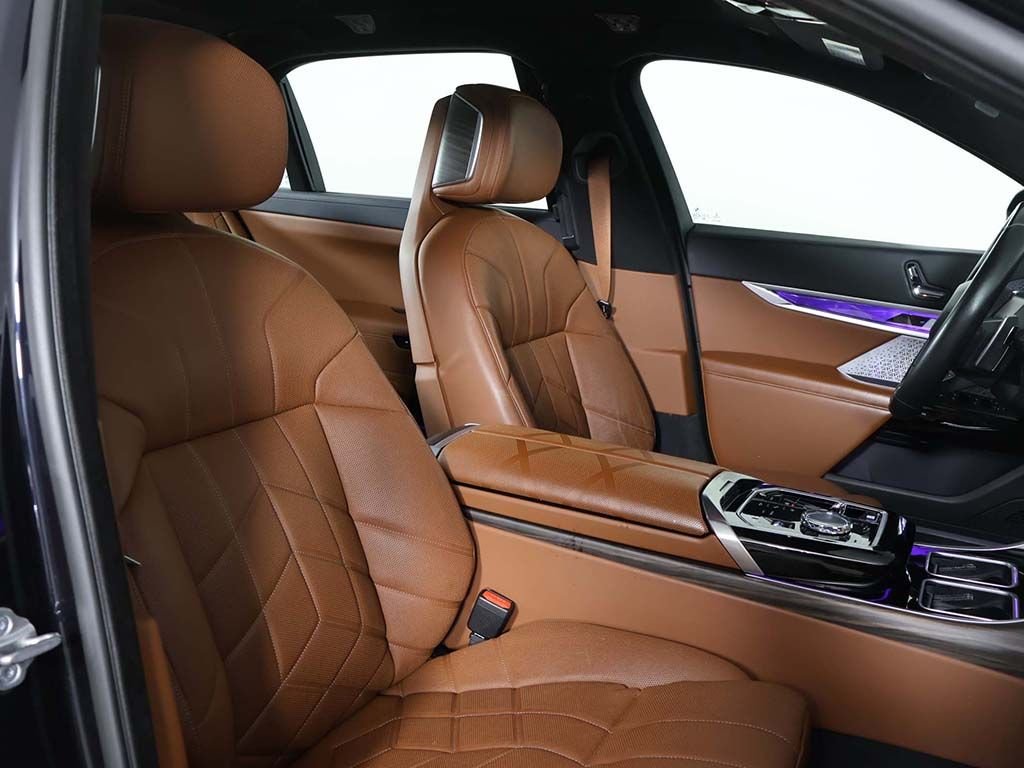 Used 2023 Black BMW 760i xDrive image 33