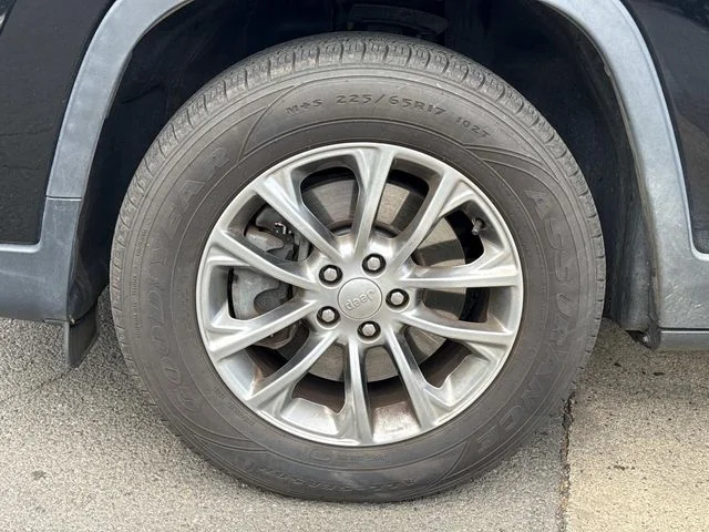 Used 2019 Black Jeep Latitude Plus image 11