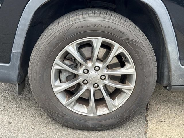 Used 2019 Black Jeep Latitude Plus image 11