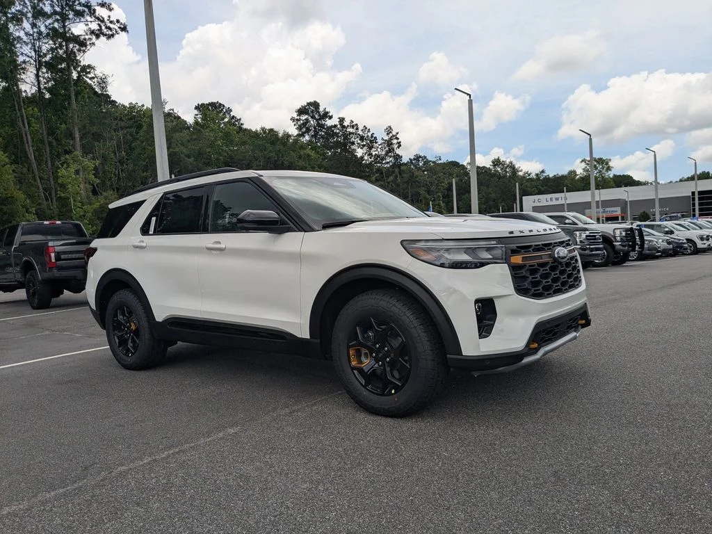New 2026 Star White Metallic Tri-Coat Ford Tremor image 2