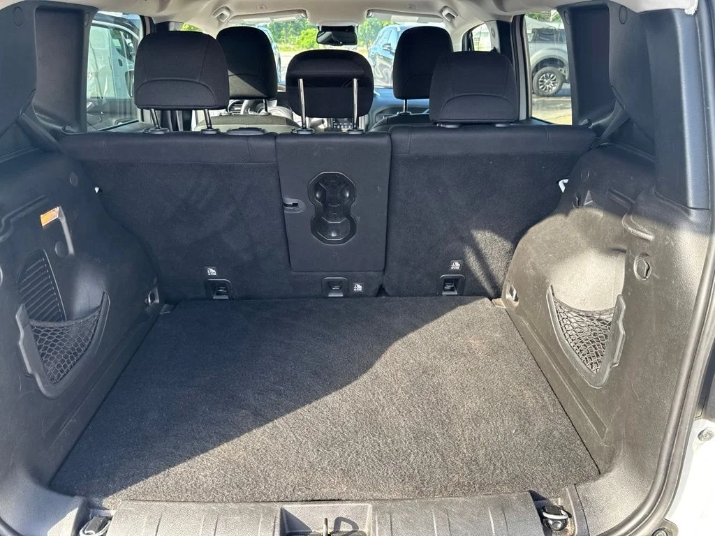 Certified Used 2020 Alpine White Clearcoat Jeep Latitude image 43