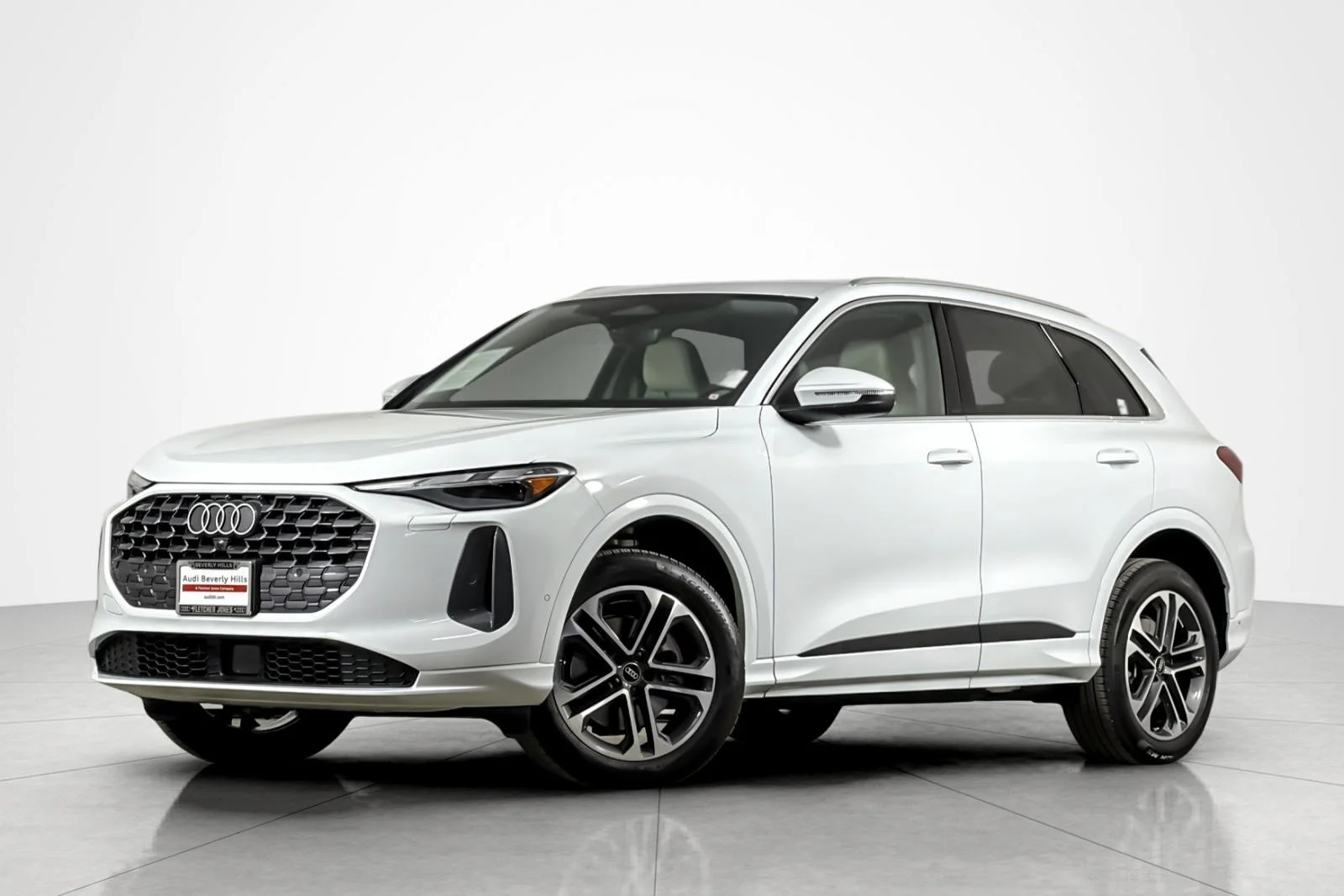 Used 2025 Glacier White Metallic Audi Premium 2.0 TFSI quattro image 1