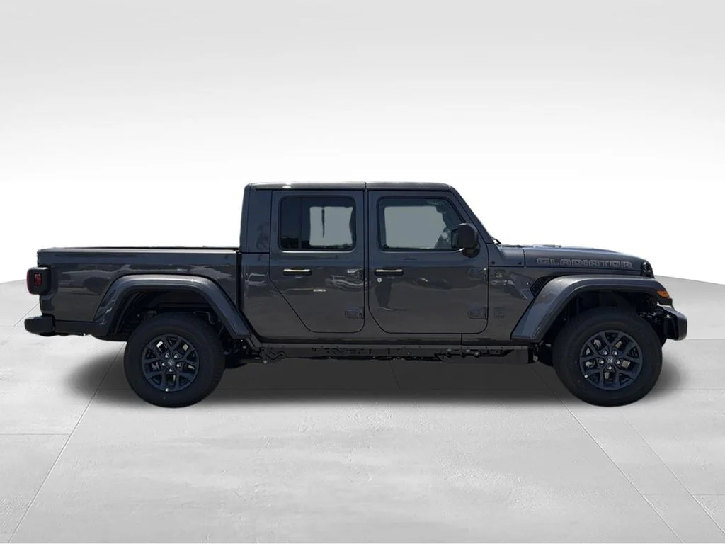 New 2026 Granite Crystal Metallic Clear-Coat Exterior Paint Jeep  image 6