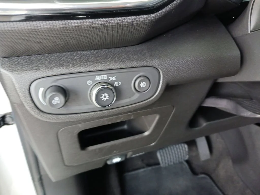 Used 2023 Summit White Chevrolet LT image 35