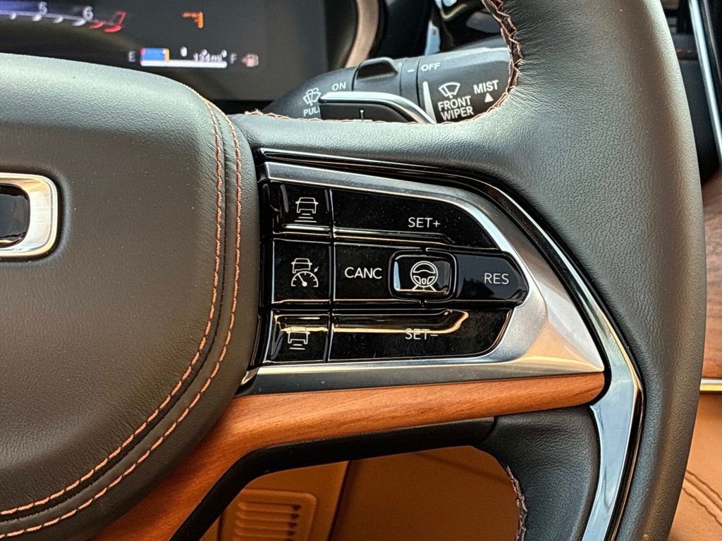 Used 2025 White Jeep Summit Reserve image 28