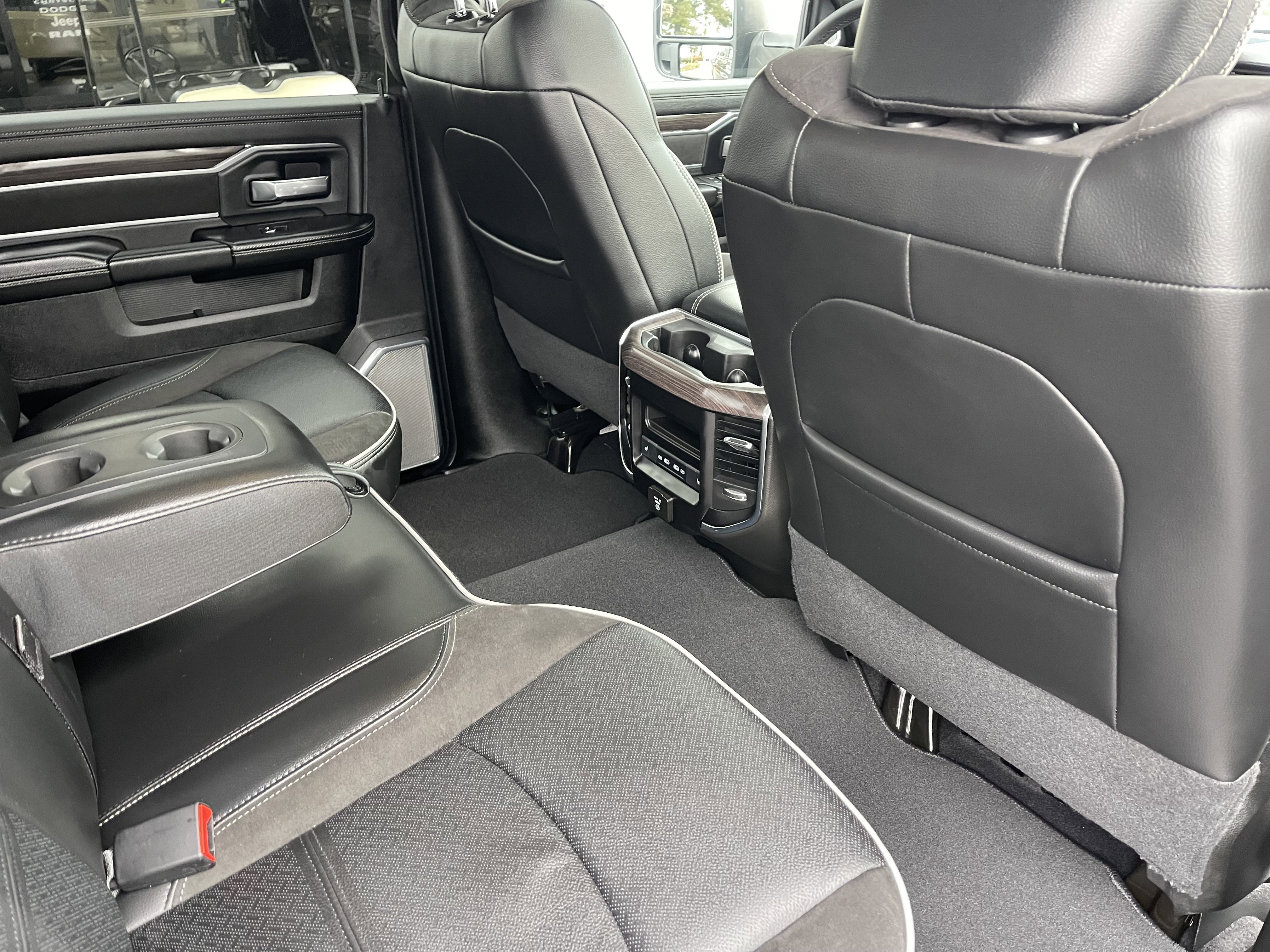 New 2026 Granite Crystal Metallic Clear-Coat Exterior Paint RAM Laramie image 25
