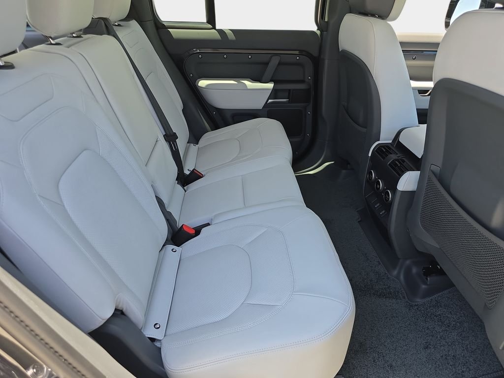 New 2026 Carpathian Grey Land Rover X-Dynamic SE image 11